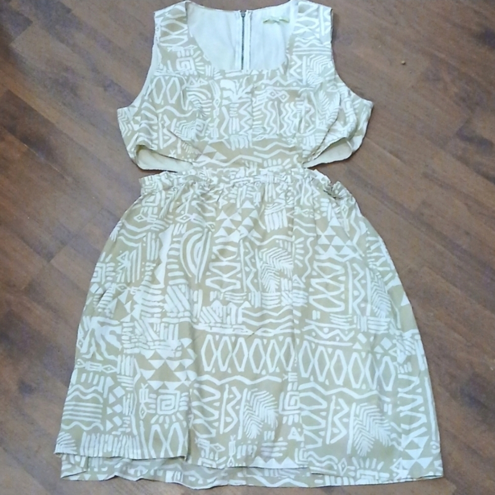 GIANNI BINNI Womens Size L Tan & White Patterned Cut Out Mini Dress